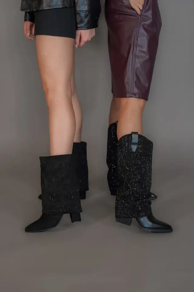 Botas negras con caña doblada y brillos
